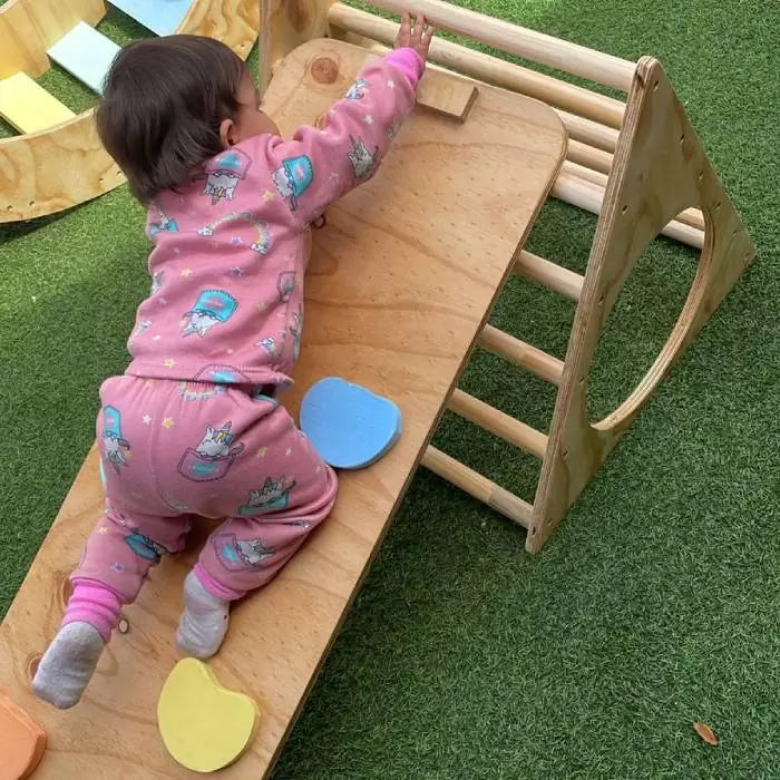 Triángulo Pikler + rampa de escalada