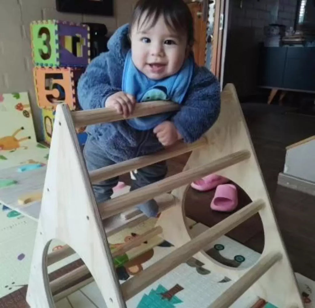 Triángulo Pikler tradicional